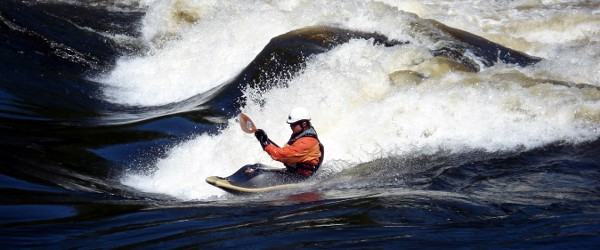 Lars Romeskie surfing Satlers hole, McCoys chute